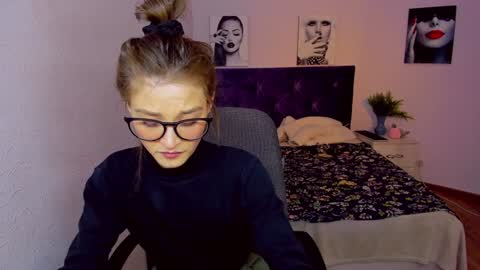 Mia online show from January 14, 2025, 8:04 pm