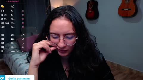 Snapshot of miaportman chatting on December 2, 2024, 12:51 pm MIAPORTMANN online show from December 2, 2024, 12:51 pm