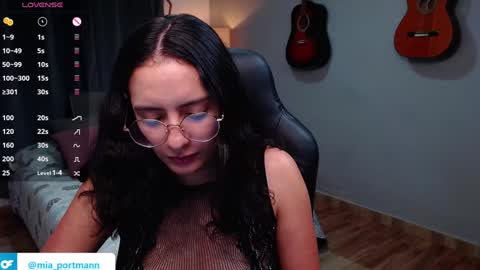 Snapshot of miaportman chatting on December 4, 2024, 11:46 pm MIAPORTMANN online show from December 4, 2024, 11:46 pm