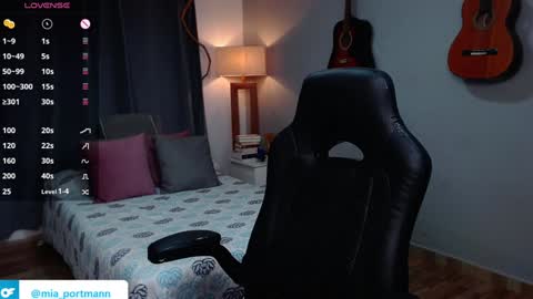 Snapshot of miaportman chatting on December 22, 2024, 3:22 pm MIAPORTMANN online show from December 22, 2024, 3:22 pm