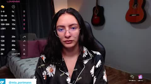 Snapshot of miaportman chatting on January 3, 2025, 7:49 am MIAPORTMANN online show from January 3, 2025, 7:49 am