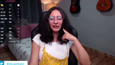 Snapshot of miaportman chatting on January 4, 2025, 12:16 pm MIAPORTMANN online show from January 4, 2025, 12:16 pm