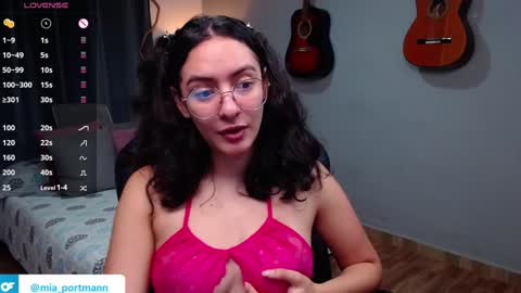 Snapshot of miaportman chatting on January 9, 2025, 9:16 am MIAPORTMANN online show from January 9, 2025, 9:16 am