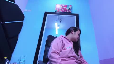 MiaRouse online show from April 19, 2026, 11:40 pm