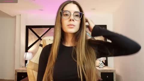 Mia online show from February 4, 2026, 7:09 pm