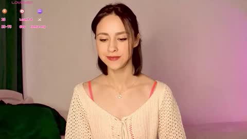 Mia online show from November 14, 2025, 6:01 am