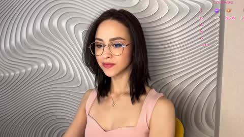 Mia online show from May 5, 2026, 8:11 am