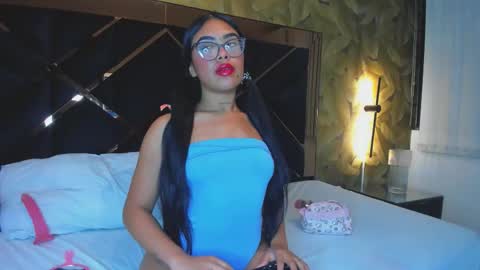 Mia Thompson online show from December 3, 2025, 5:37 am