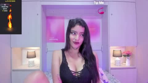 miaturnerr_ online show from April 28, 2026, 4:17 am