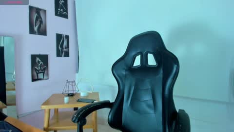 Miaa valentinaaa online show from December 10, 2024, 4:02 am