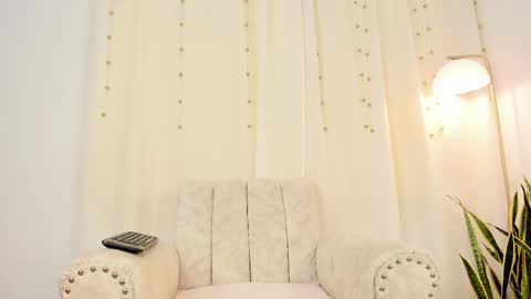 Snapshot of miavenuss_1 chatting on November 10, 2025, 7:57 pm Miavenuss 1 online show from November 10, 2025, 7:57 pm