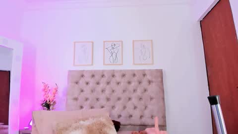 Miavenuss 1 online show from March 21, 2026, 9:29 pm