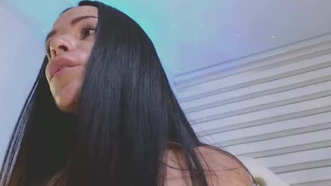 Mia online show from February 18, 2025, 10:36 pm