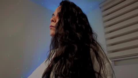 Mia online show from September 15, 2025, 10:15 am