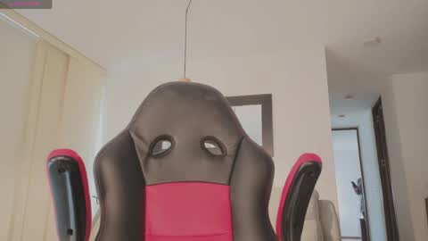 Mia online show from May 29, 2026, 4:49 pm