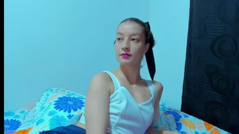  Chloe  online show from April 13, 2026, 12:05 am