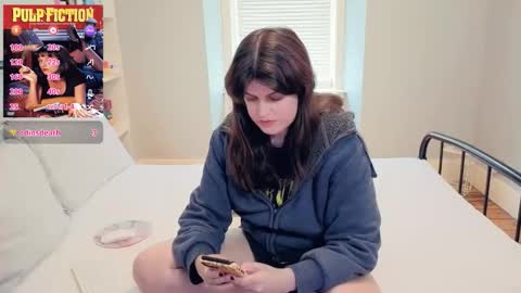 Mia  online show from April 14, 2026, 12:33 pm