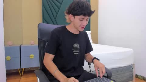 Michael online show from December 22, 2025, 12:13 pm