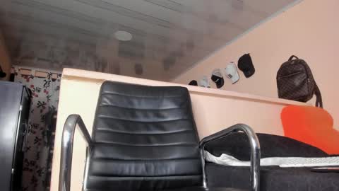 Snapshot of michael_boy88_ chatting on January 25, 2025, 12:38 am Michael Boy online show from January 25, 2025, 12:38 am