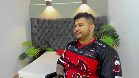 MICHAEL online show from November 4, 2025, 1:32 pm