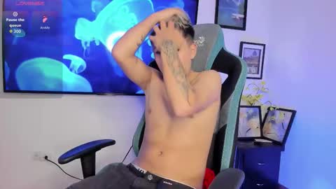 michael_lopez_1 online show from September 14, 2025, 7:35 pm