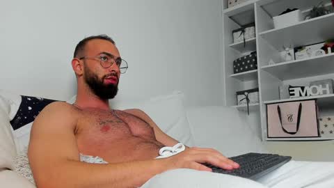 Snapshot of michaelevansx chatting on December 4, 2024, 10:19 pm MichaelEvansx online show from December 4, 2024, 10:19 pm