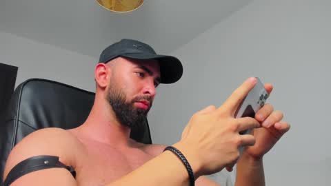 Snapshot of michaelevansx chatting on December 17, 2024, 12:45 am MichaelEvansx online show from December 17, 2024, 12:45 am