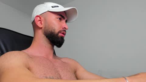 Snapshot of michaelevansx chatting on December 23, 2024, 2:45 am MichaelEvansx online show from December 23, 2024, 2:45 am