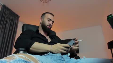 Snapshot of michaelevansx chatting on February 20, 2025, 12:30 am MichaelEvansx online show from February 20, 2025, 12:30 am