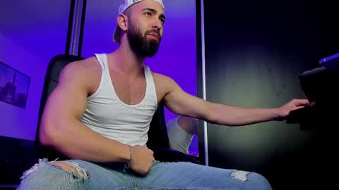 Snapshot of michaelevansx chatting on February 26, 2025, 6:58 am MichaelEvansx online show from February 26, 2025, 6:58 am