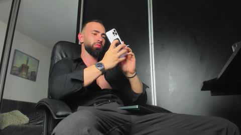 Snapshot of michaelevansx chatting on November 1, 2025, 8:44 pm MichaelEvansx online show from November 1, 2025, 8:44 pm