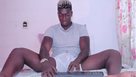 Snapshot of michaell_james chatting on December 8, 2024, 10:25 pm Michaell online show from December 8, 2024, 10:25 pm