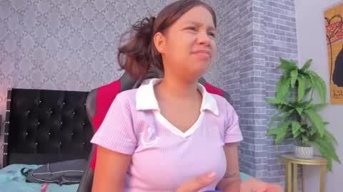 Michelle y Roger  online show from February 14, 2025, 6:51 pm