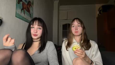 michelle_neely online show from September 15, 2025, 2:39 pm