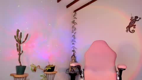 Snapshot of michelleastro chatting on December 31, 2024, 10:37 am Michelle Ramirez online show from December 31, 2024, 10:37 am