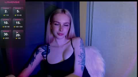 Snapshot of michellevelour chatting on June 19, 2026, 5:28 pm Michelle online show from June 19, 2026, 5:28 pm