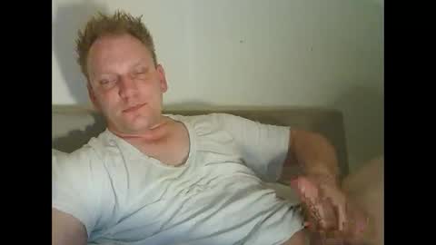 mickkxl online show from February 16, 2026, 4:03 pm