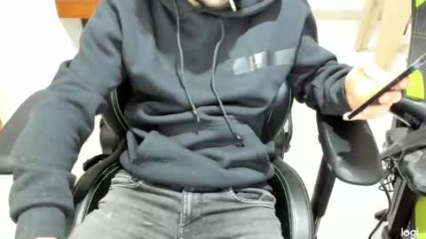 Snapshot of microfama00 chatting on February 9, 2026, 7:23 am microfama00 online show from February 9, 2026, 7:23 am