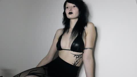 Snapshot of midnightsiren chatting on October 16, 2025, 11:06 pm midnightsiren online show from October 16, 2025, 11:06 pm