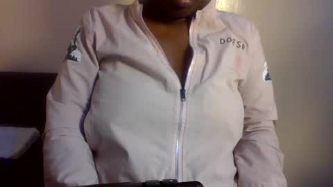 Snapshot of midnightt_curves chatting on July 2, 2026, 6:52 am midnightt_curves online show from July 2, 2026, 6:52 am