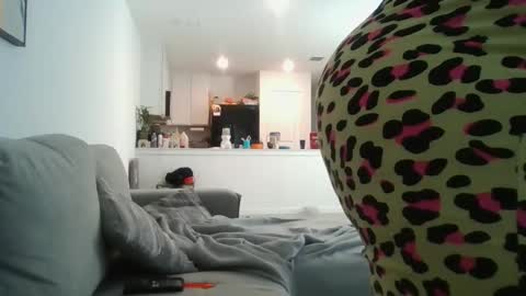 Elinora online show from March 12, 2026, 3:40 pm