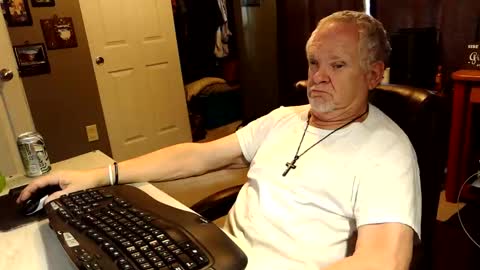 Snapshot of midwestdad09 chatting on October 23, 2025, 7:12 pm midwestdad09 online show from October 23, 2025, 7:12 pm