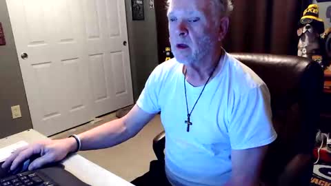 midwestdad09 online show from December 19, 2025, 8:10 am