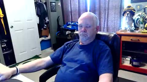 Snapshot of midwestdad09 chatting on April 16, 2026, 6:41 pm midwestdad09 online show from April 16, 2026, 6:41 pm