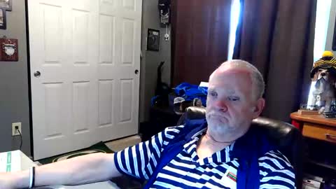 Snapshot of midwestdad09 chatting on April 18, 2026, 1:48 pm midwestdad09 online show from April 18, 2026, 1:48 pm