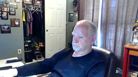 Snapshot of midwestdad09 chatting on April 21, 2026, 9:28 pm midwestdad09 online show from April 21, 2026, 9:28 pm