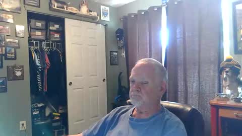 Snapshot of midwestdad09 chatting on April 23, 2026, 6:32 pm midwestdad09 online show from April 23, 2026, 6:32 pm