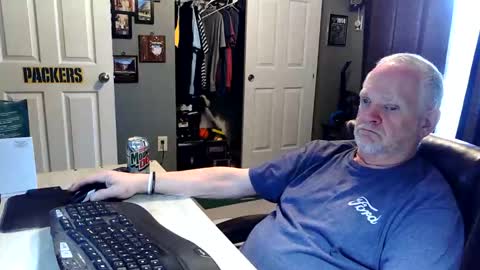 Snapshot of midwestdad09 chatting on April 29, 2026, 6:25 pm midwestdad09 online show from April 29, 2026, 6:25 pm