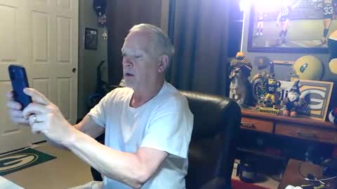 Snapshot of midwestdad09 chatting on May 10, 2026, 9:47 am midwestdad09 online show from May 10, 2026, 9:47 am