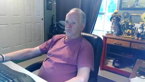 Snapshot of midwestdad09 chatting on May 18, 2026, 10:04 pm midwestdad09 online show from May 18, 2026, 10:04 pm